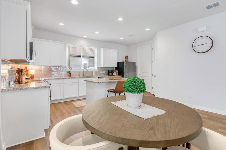 Private kitchen 5, Spring Haus Near Downtown, Comal