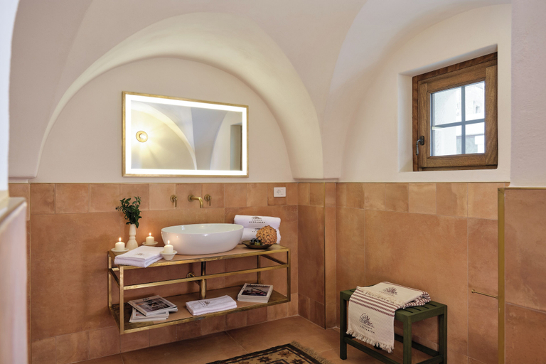 Bathroom 2, Masseria Mezzamira, Brindisi