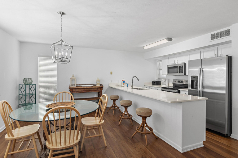 Private kitchen 5, Blue Surf 1, Walton
