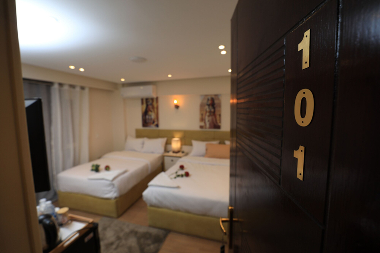 Room 4, Hotel Pyramids Palace View Inn, As-Sajil
