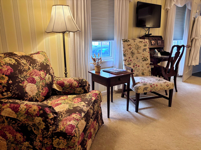 Others 4, Deerfield Inn, Franklin