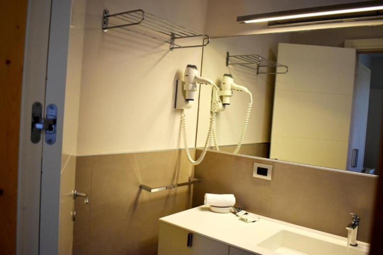 Bathroom 3, Tenuta Espada Luxury Apartments, Lecce