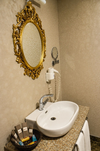 Bathroom 5, Hotel Sputnik Batumi, Batumi