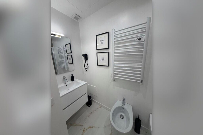 Bathroom 2, Della Vite Home Collection, Rome