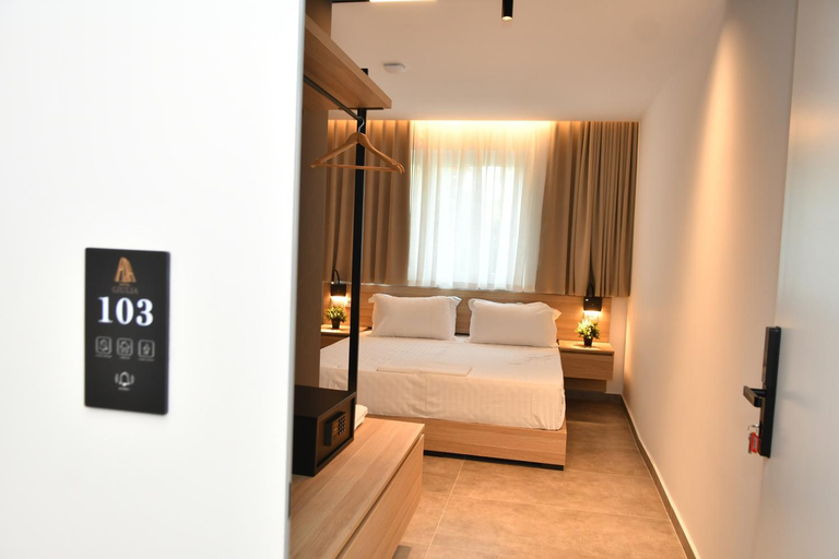 2, Hotel Giulia, Tiranës
