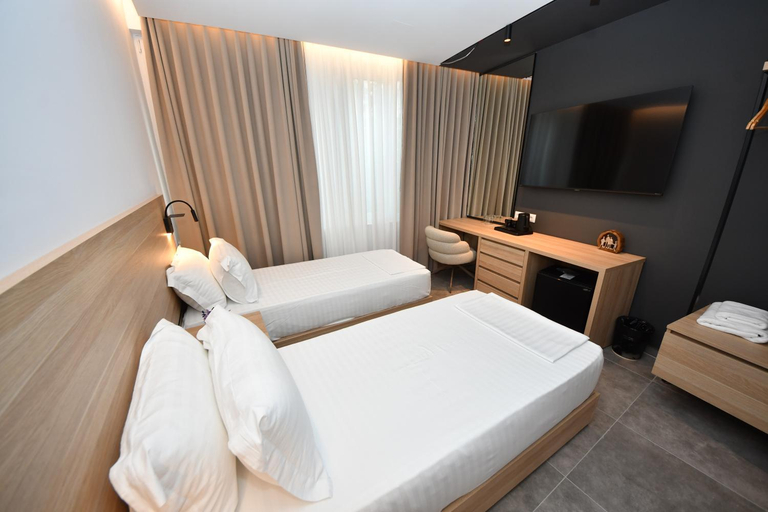 3, Hotel Giulia, Tiranës