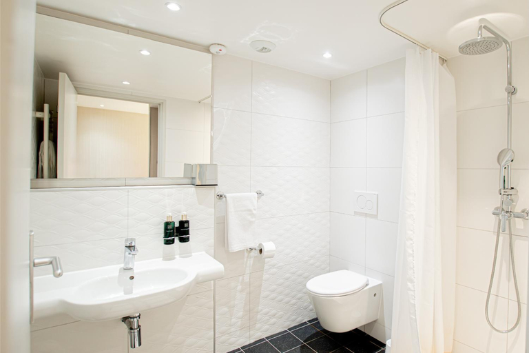 Bathroom 5, Monsieur Cadet Hotel & Spa, Paris