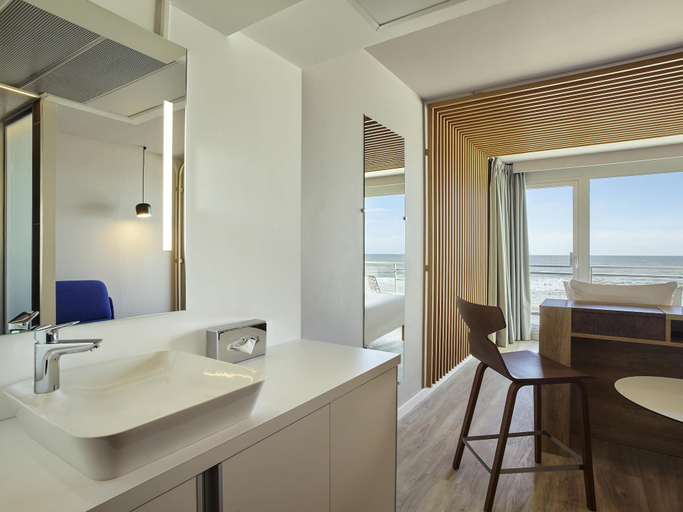 Bathroom 5, Novotel Thalassa Le Touquet Hotel, Pas-de-Calais