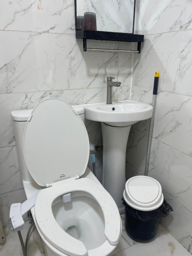 Bathroom 3, L1 Twin Bed Staycation in Bonifacio Global City, Taguig