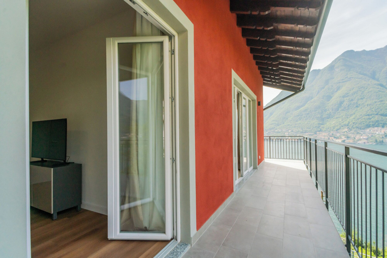 Balcony 3, Panoramic Lake Suites, Como
