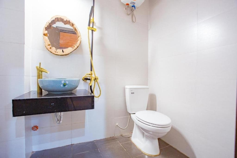 Bathroom 3, Lucky Home, Huế