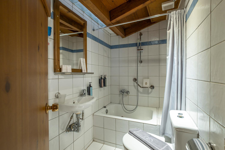 Bathroom 3, Pyrgoi Theodorakaki O Gerolimenas, Peloponnese