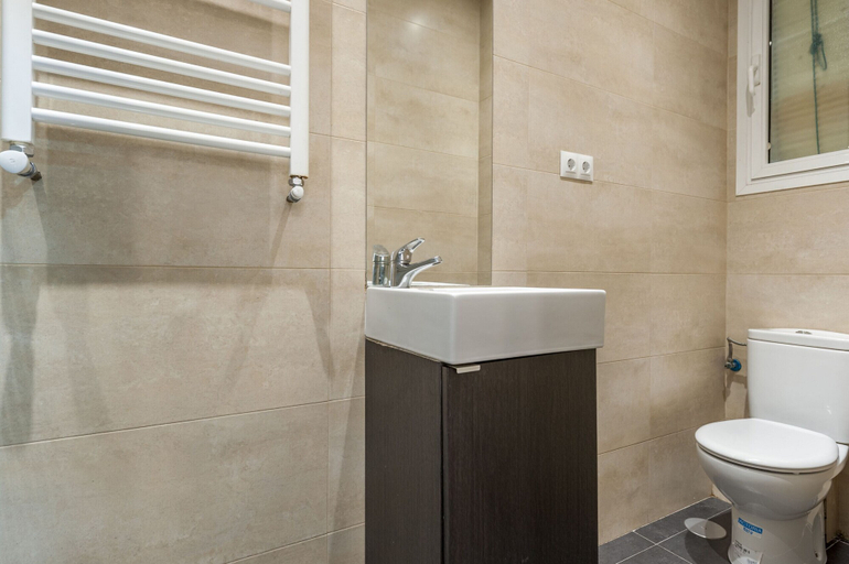Bathroom 3, Atocha VI, Madrid