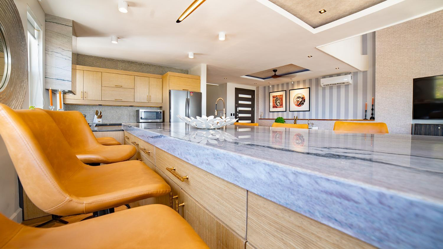 Food & Drinks 5, Malibu at Pacific Marlin, Tola