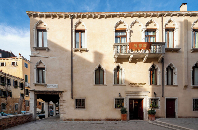 Exterior & Views
