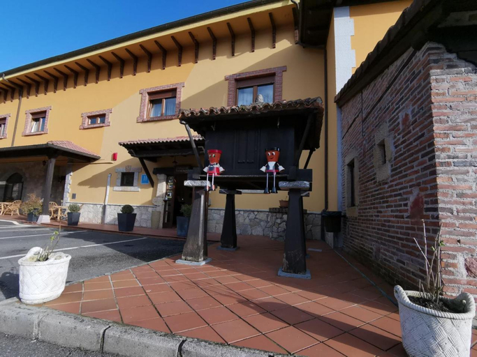 Exterior & Views 2, Hotel El Angliru, Asturias
