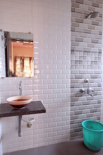 Bathroom 4, Kiran Homestay, Satara