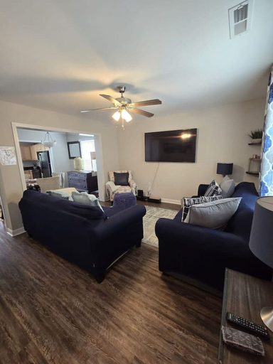 Interior 2, 611b Large 3 Bedroom Downtown Parking, Cabarrus