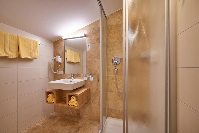 Bathroom 3, Pension Gabi, Zell am See