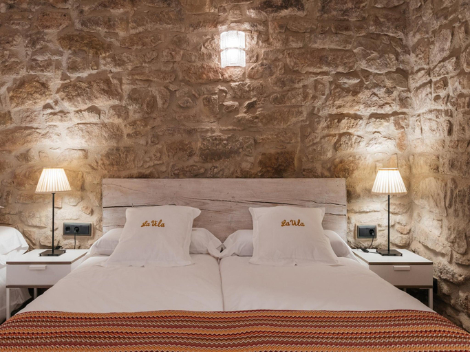 Bedroom 2, Cottage in Castellnou with Forest Trails, Barcelona