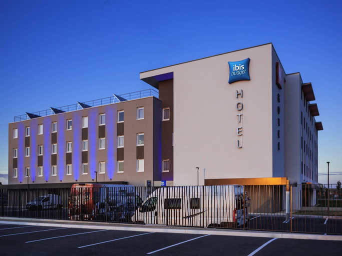 Exterior & Views 2, ibis budget Sens, Yonne