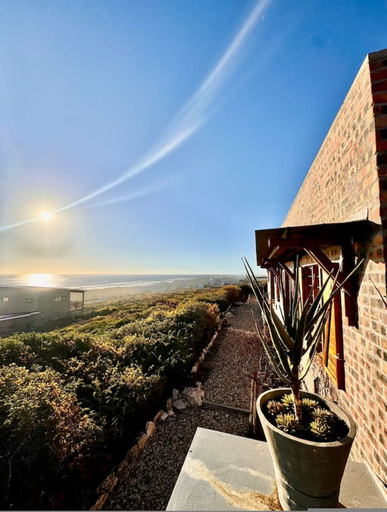 Room 3, Yzerfontein 3 Bed House With Pool Sea Views, West Coast
