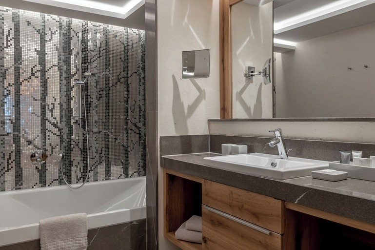 Bathroom 5, Sport & Genusshotel Silvretta, Landeck