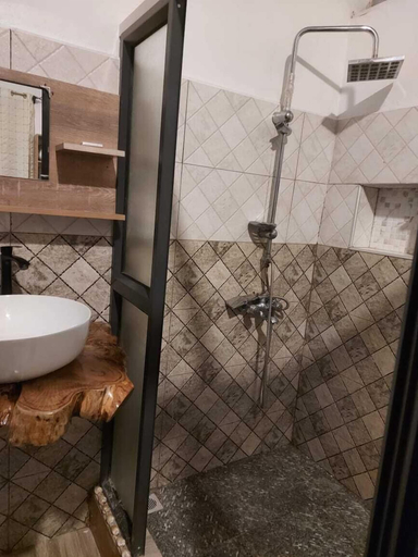 Bathroom 4, ENTRE VALLEE