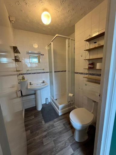 Bathroom 4, The Collingwood Guest House, Norfolk