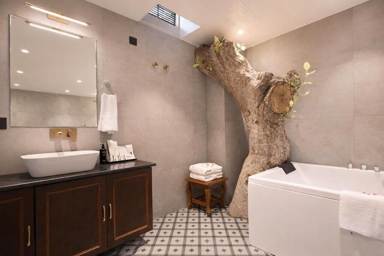 Bathroom 4, Maharana Mahal, Chandauli