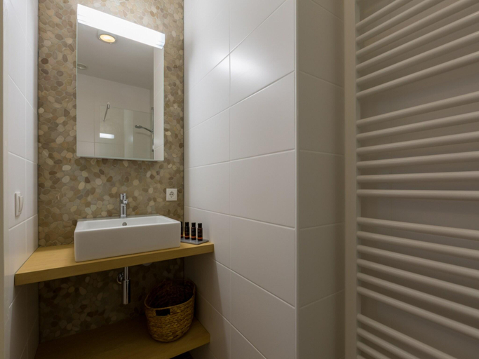 Bathroom 3, Apartment in Koudekerke near Seabeach, Veere