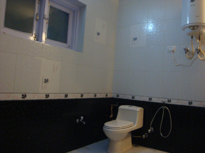 Bathroom 3, Radhus Boutique Inn, Leh