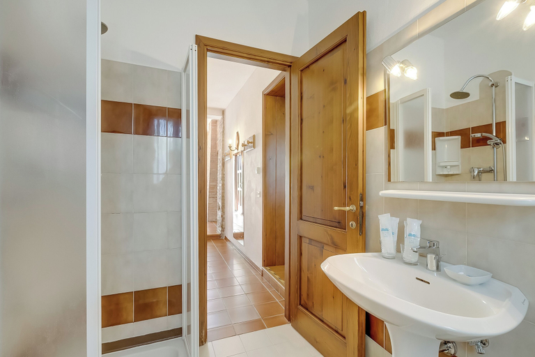 Bathroom 2, Apt Ciclamino Shared Pool & Activities in Tuscany, Florence