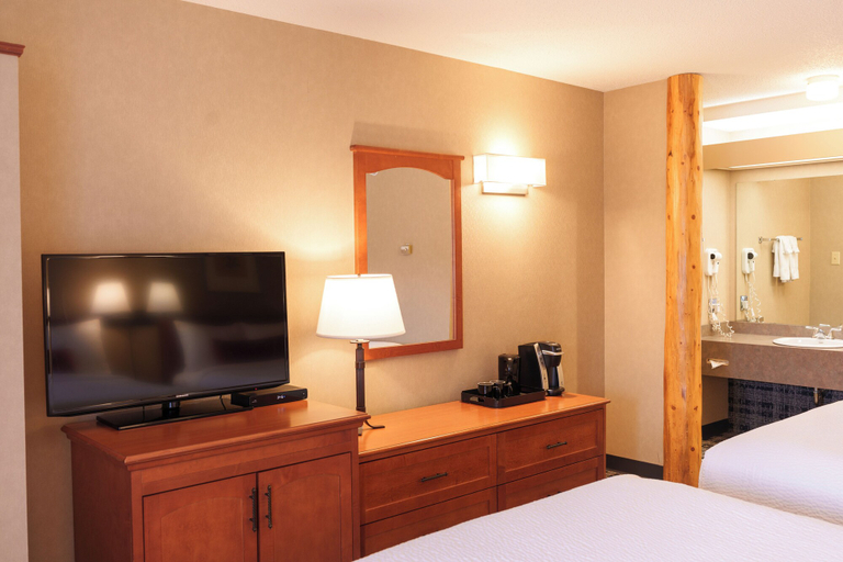 Bedroom 5, Marmot Lodge, Division No. 15