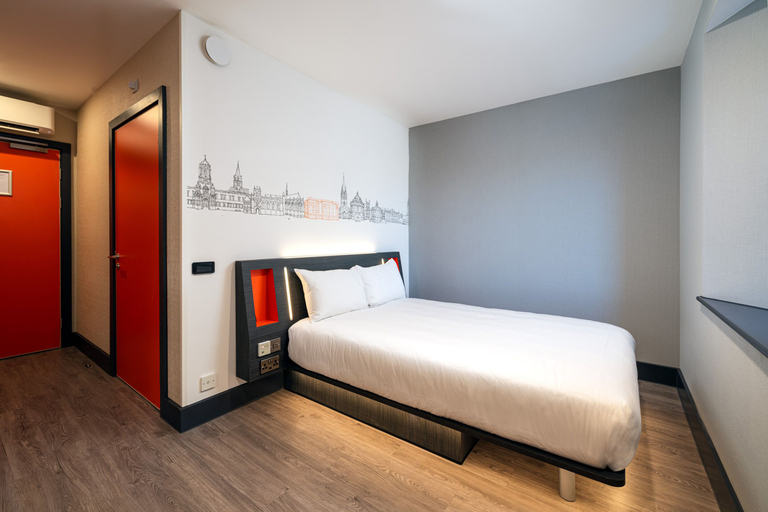 Bedroom 2, easyHotel Oxford, Oxfordshire