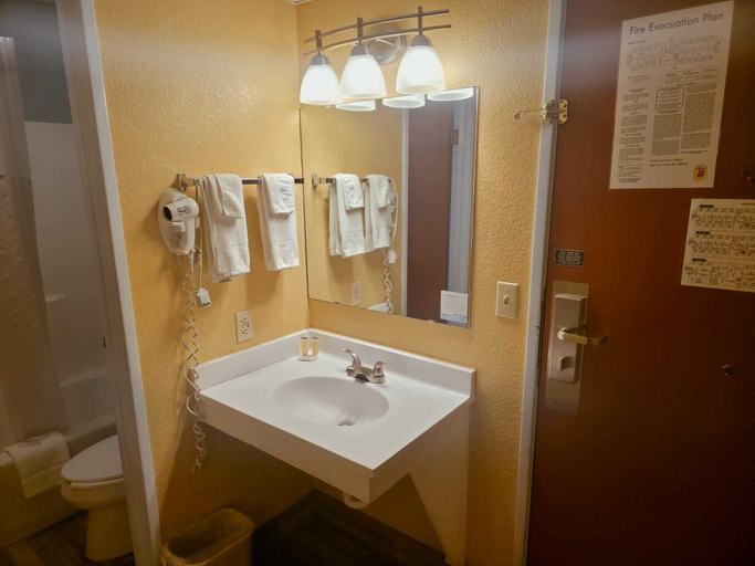 Bathroom 4, Super 8 by Wyndham Henderson North East Denver, Adams