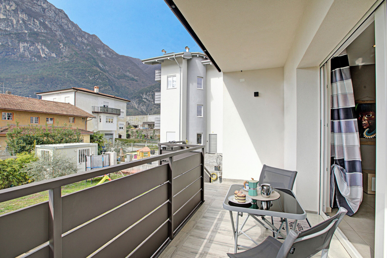 Outdoor dining 3, Thomas's House, Trento