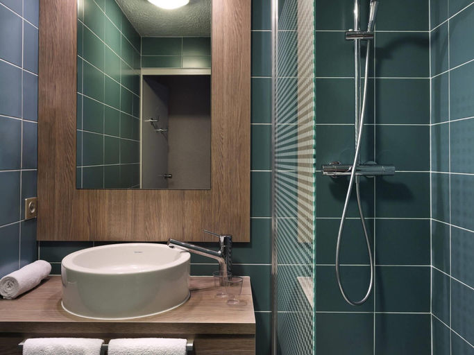 Bathroom 5, ibis Styles Perigueux Trelissac, Dordogne