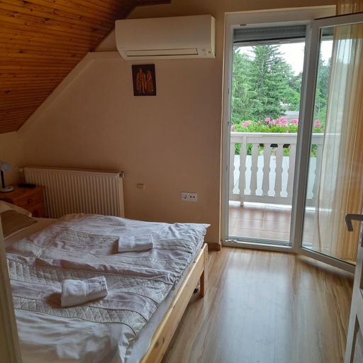 Others 5, Rozsakert Vendeghaz, Tapolca