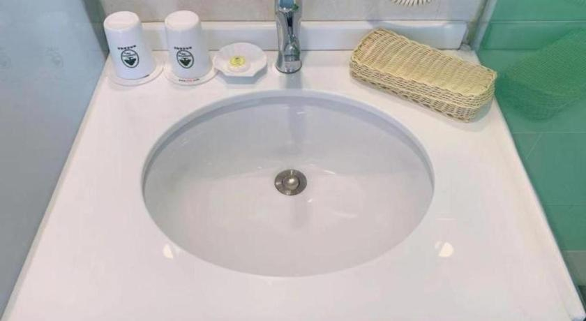 Bathroom 3, GreenTree Inn Langfang GuAn County Xinyuan Street Express Hotel, Langfang