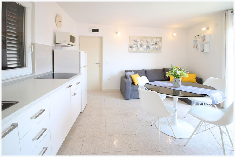 Others 3, Apartment Karmela, Primošten