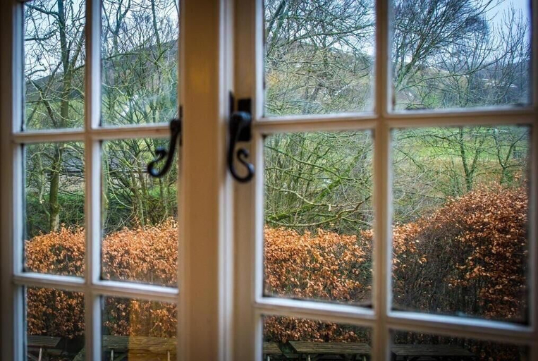 Others 5, Old Nags Head, Derbyshire