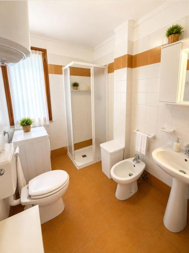 Bathroom 2, VILLAGGIO RIVIERA APARTMENT WITH POOL - Agenzia Cocal, Venezia