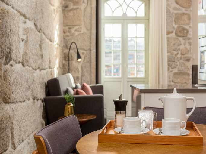 Food & Drinks 4, City-center apartment with modern comforts, Porto