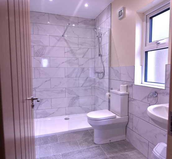 Bathroom 3, Fishermans Village with Sea Views
