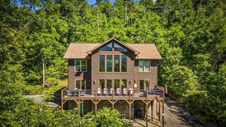 Primary image, A Tree Top View 3 Bedroom Home, Sevier