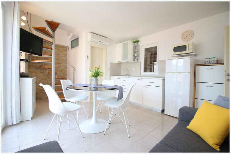 Others 4, Apartment Karmela, Primošten