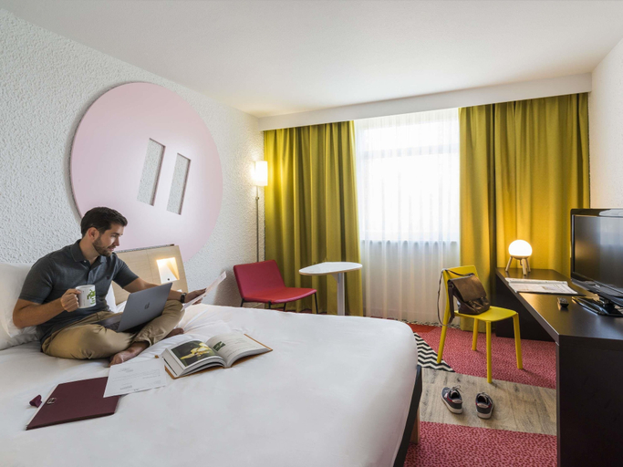 Bedroom 4, ibis Styles Lyon Bron Eurexpo, Rhône