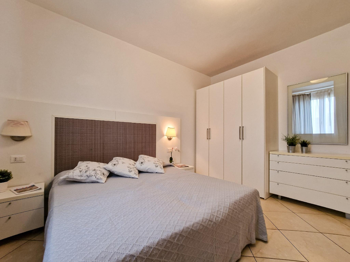 Bedroom 2, Four-room flat with air conditioning and swimming pool for 8 people, Venezia