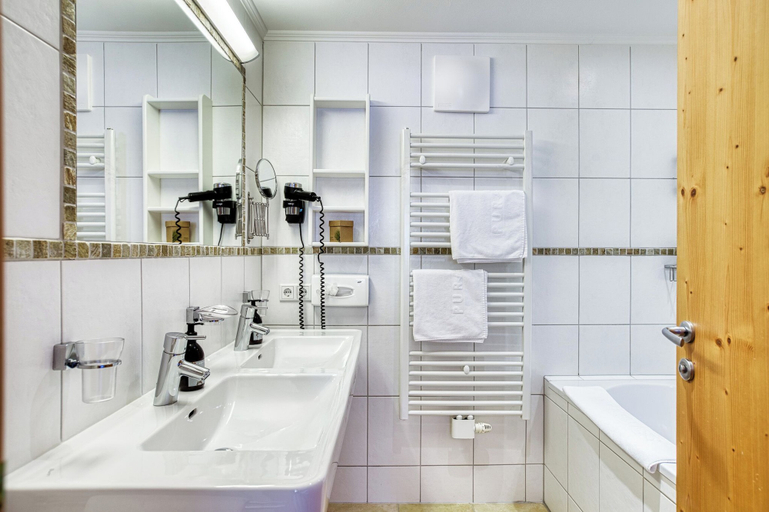 Bathroom 5, Puradies, Zell am See